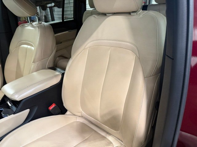 Used 2023 Jeep Grand Cherokee Limited AWD/4WD image 44