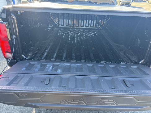 Used 2024 Chevrolet Colorado Z71 w/ Z71 Convenience Package 2 image 5