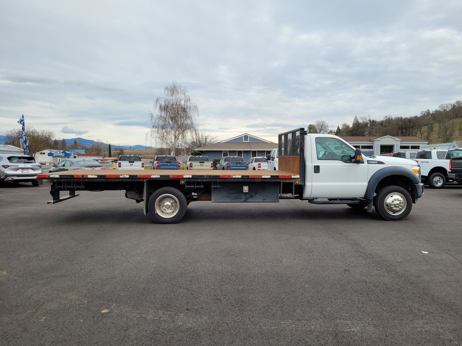 Used 2016 Ford F550 2WD Regular Cab Super Duty image 4