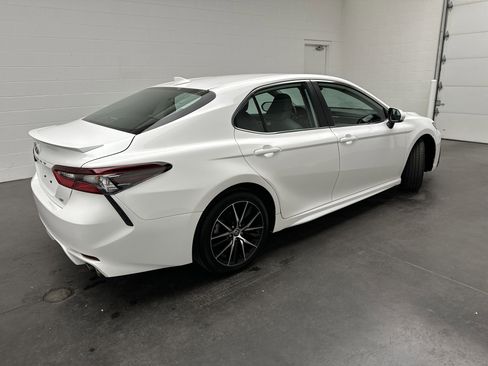 Used 2024 Toyota Camry SE image 8