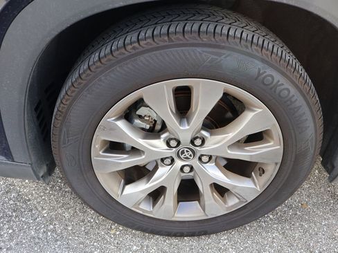 Used 2025 Toyota Grand Highlander FWD image 4