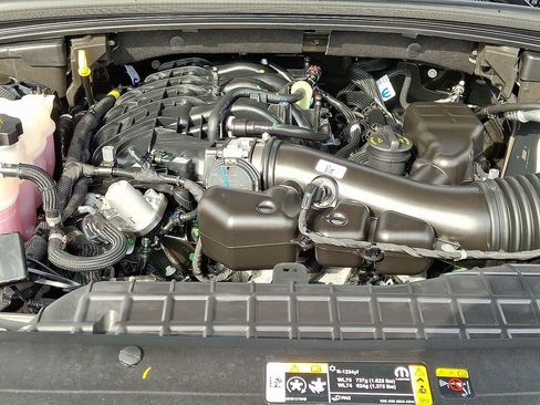 Used 2025 Jeep Grand Cherokee Laredo image 28