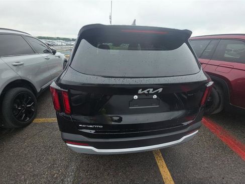 Used 2026 Kia Sorento LX FWD image 11