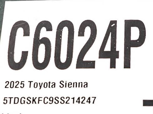 Used 2025 Toyota Sienna XSE AWD/4WD image 31