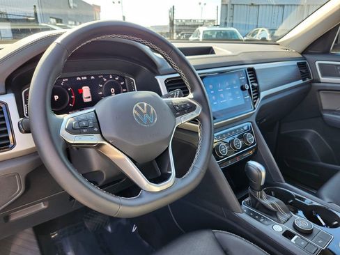 Certified 2023 Volkswagen Atlas SE w/ Panoramic Sunroof Package AWD/4WD image 8