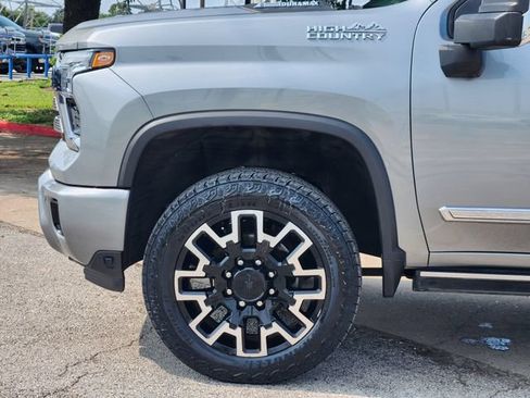 Used 2024 Chevrolet Silverado 2500 High Country w/ High Country Premium Package AWD/4WD image 8