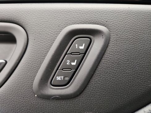 Used 2025 Honda Pilot EX-L image 9