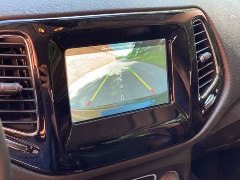 Used 2019 Jeep Compass Latitude FWD image 38