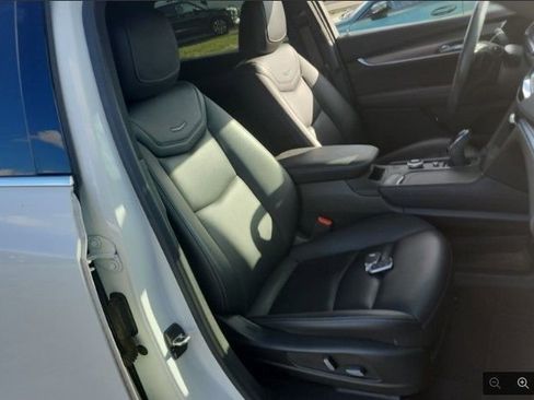 Certified 2022 Cadillac XT5 Luxury image 8