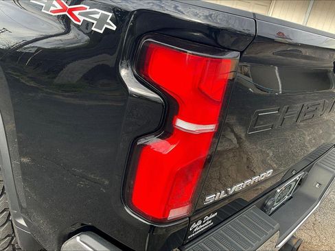 Used 2024 Chevrolet Silverado 2500 LTZ AWD/4WD image 28