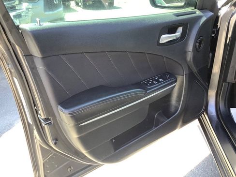 Used 2019 Dodge Charger SXT w/ Travel & Safety Group RWD image 27