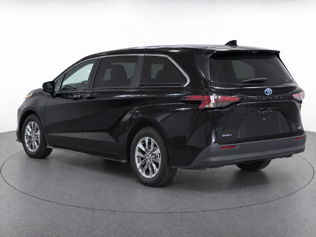 Used 2025 Toyota Sienna LE FWD image 15