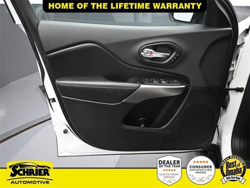 Used 2019 Jeep Cherokee Limited image 10