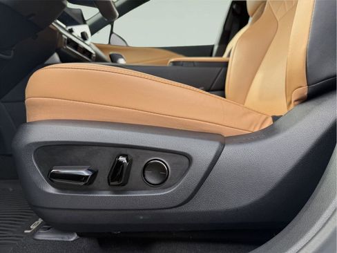 Used 2025 Lexus RX 350h image 8