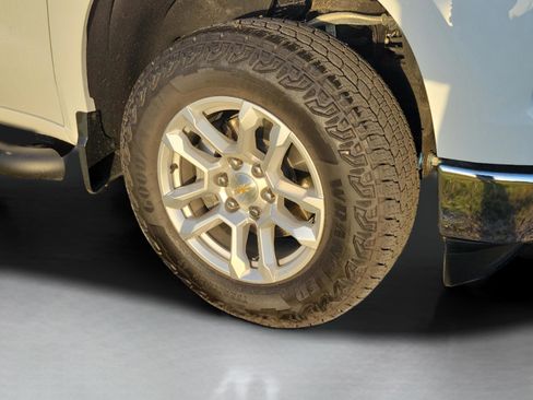 Used 2025 Chevrolet Silverado 1500 LT image 12