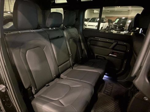 Certified 2025 Land Rover Defender 110 X-Dynamic SE AWD/4WD image 19
