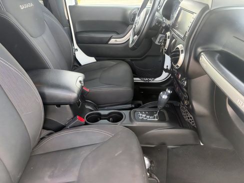 Used 2017 Jeep Wrangler Sahara w/ Connectivity Group image 11