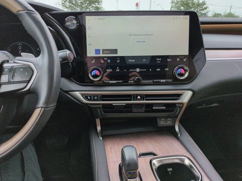 Used 2023 Lexus RX 350 w/ Accessory Package (2T) AWD/4WD image 17