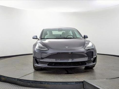 Used 2022 Tesla Model 3 Standard Range image 11