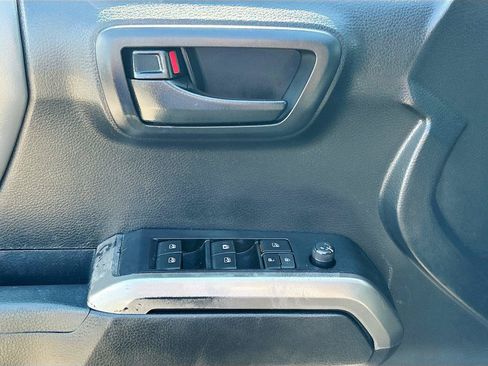 Used 2021 Toyota Tacoma SR5 RWD image 17