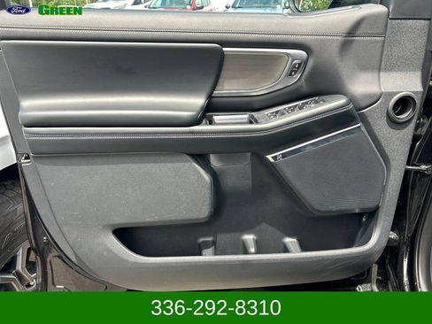 Used 2025 Ford Expedition Platinum AWD/4WD image 10