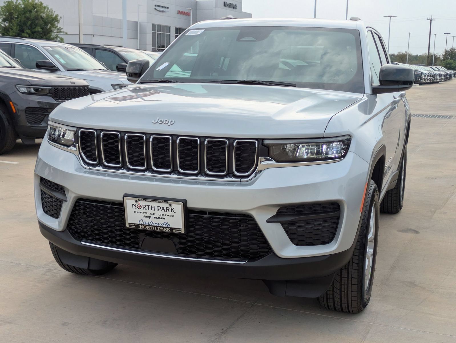 New 2025 Jeep Grand Cherokee Laredo X w/ MOPAR Finishing Package RWD image 7