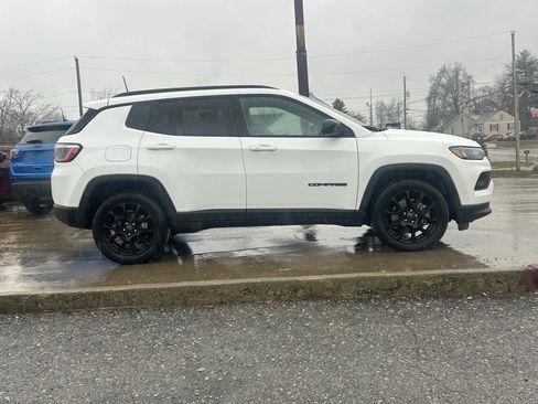 Used 2025 Jeep Compass Latitude w/ Altitude Special Edition image 5