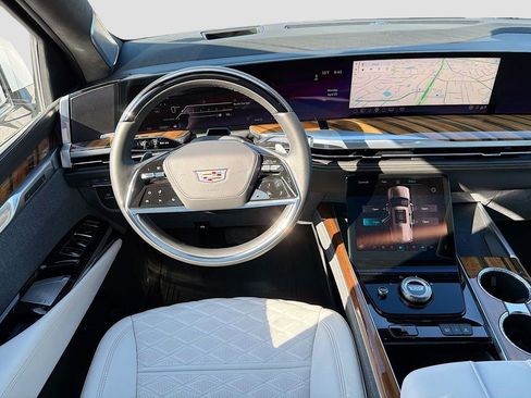Certified 2025 Cadillac Escalade ESV Sport Platinum AWD/4WD image 21