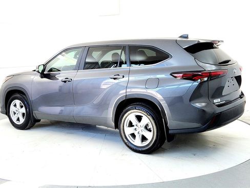 Certified 2024 Toyota Highlander LE image 4