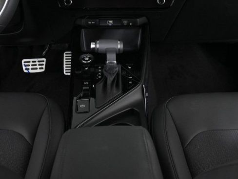 New 2025 Kia Niro EX Touring image 15
