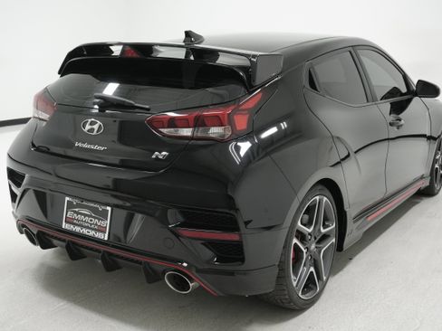 Used 2020 Hyundai Veloster N w/ Performance Package image 4