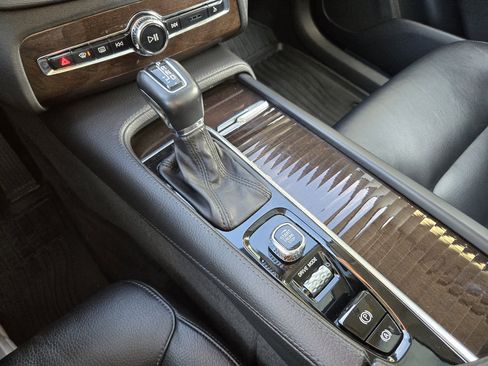 Used 2019 Volvo XC90 T6 Momentum w/ Advanced Package image 32