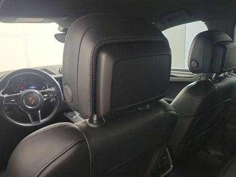 Used 2018 Porsche Macan AWD/4WD image 13