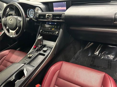 Used 2018 Lexus IS 300 image 12
