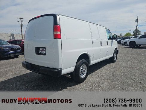 Used 2024 GMC Savana 2500 w/ Driver Convenience Package RWD image 7