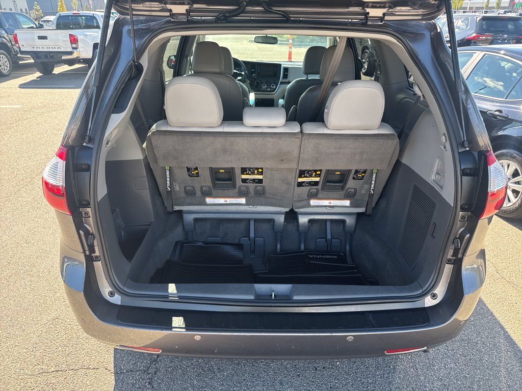 Used 2017 Toyota Sienna XLE Premium w/ Outdoor Package AWD/4WD image 7