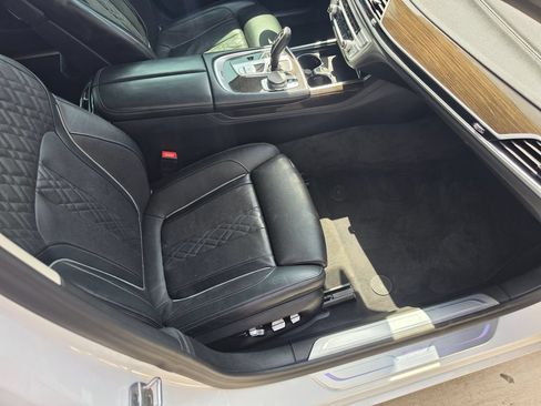 Used 2022 BMW 740i w/ Premium Package RWD image 17