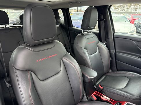 Used 2019 Jeep Renegade Trailhawk image 38