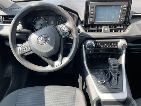 Used 2020 Toyota RAV4 LE w/ Carpet Mat Package AWD/4WD image 15