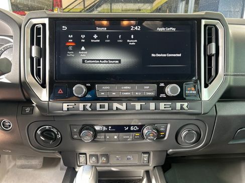 Used 2025 Nissan Frontier SV w/ SV Convenience Package image 17