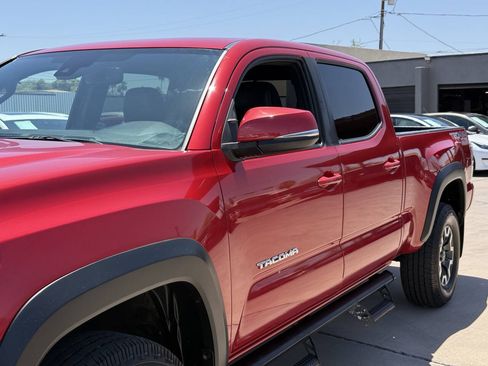 Used 2022 Toyota Tacoma TRD Off-Road w/ TRD Premium Off Road Package AWD/4WD image 15