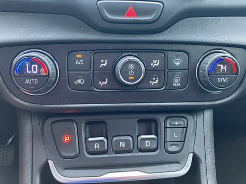 Used 2019 GMC Terrain SLT w/ Preferred Package FWD image 17