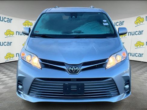 Used 2020 Toyota Sienna XLE image 2