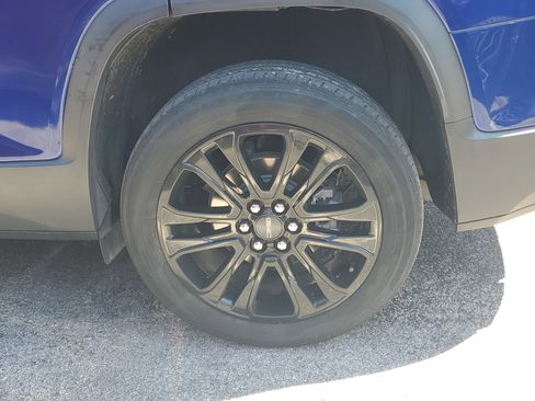 Used 2023 GMC Acadia SLE w/ Elevation Edition FWD image 7