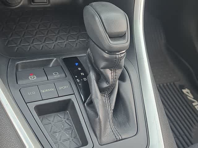 Used 2019 Toyota RAV4 XLE w/ Convenience Package FWD image 29
