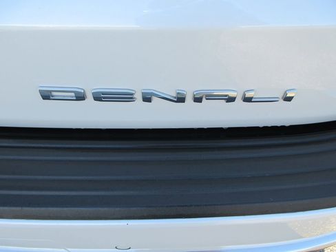Certified 2021 GMC Yukon Denali w/ Denali Premium Package image 10