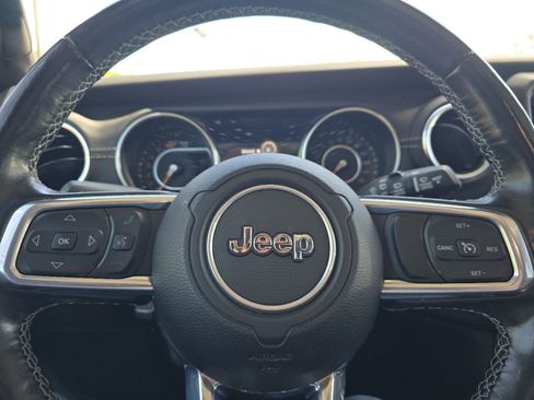 Used 2021 Jeep Wrangler Unlimited Sahara w/ Uconnect 4C Nav & Sound Group AWD/4WD image 18
