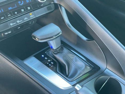 Used 2023 Hyundai Elantra SEL image 21