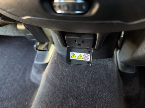 Used 2017 Jeep Cherokee Latitude w/ True North Edition image 15