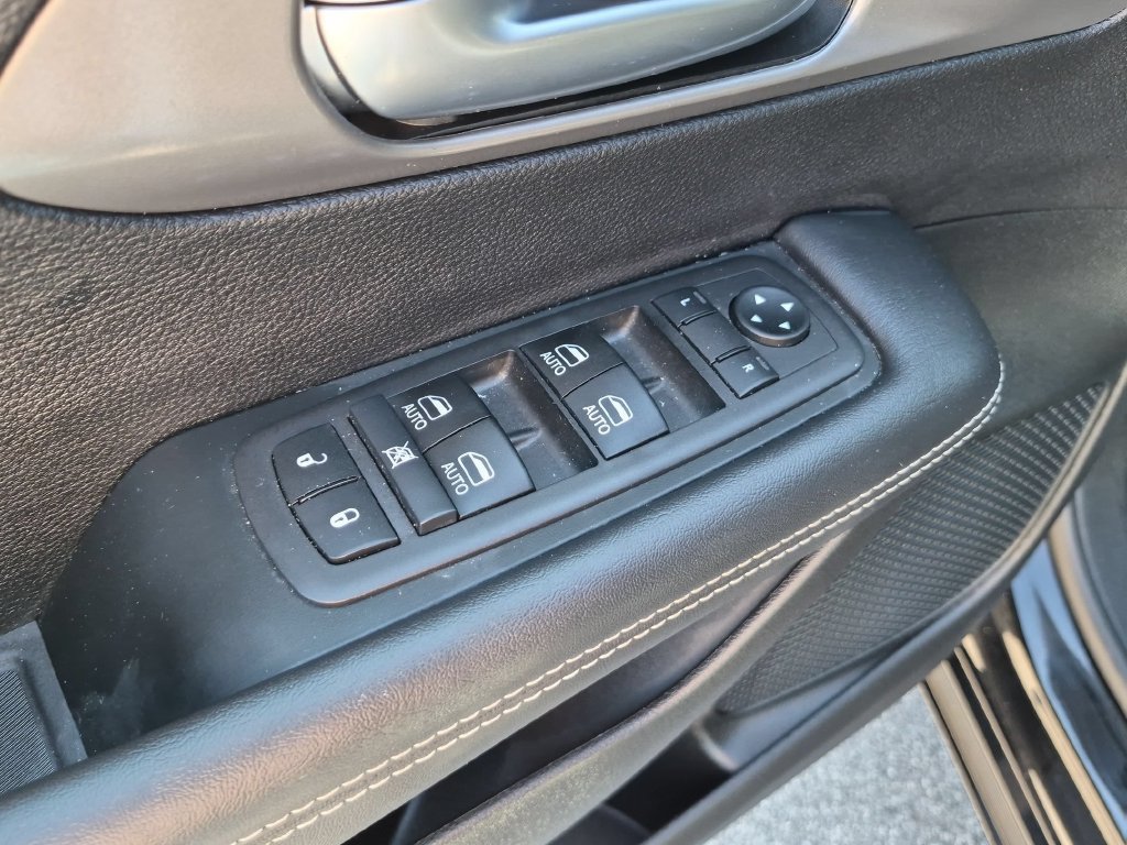 Used 2026 Chrysler Pacifica Select FWD image 13